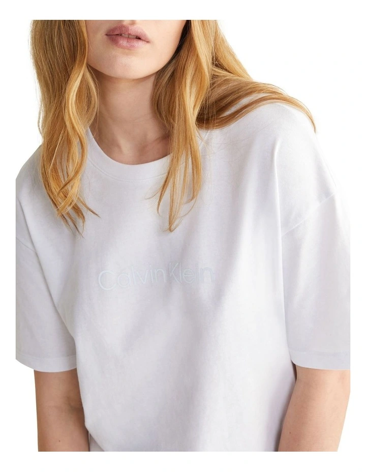 Best Pirce π― Calvin Klein Boyfriend Gym T-Shirt In White 𧨠4 Best Pirce π― Calvin Klein Boyfriend Gym T-Shirt In White 𧨠- Image 2