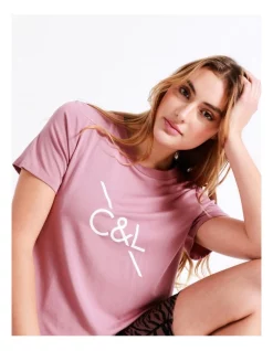 Hot Sale ⌛ Chloe & Lola Sydney High Low Logo Tee In Pink ✨ -Cheap Sports-Tops Shop unnamed file 234