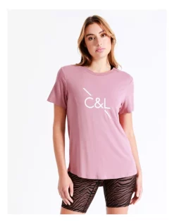 Hot Sale ⌛ Chloe & Lola Sydney High Low Logo Tee In Pink ✨ -Cheap Sports-Tops Shop unnamed file 237